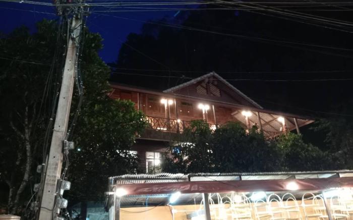 บ้านกลางเขา แม่กำปอง