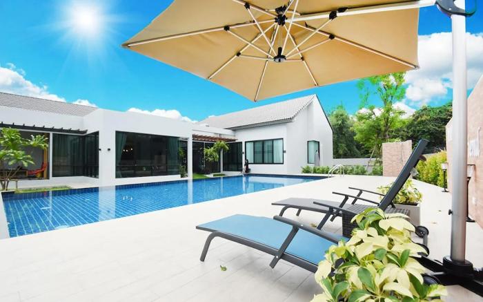 Penny - Farthing Pool Villa