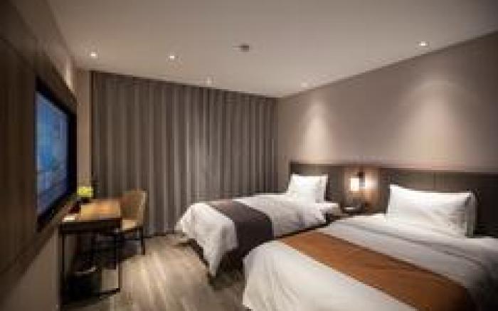 Home Inn Plus Jinan Quancheng Plaza