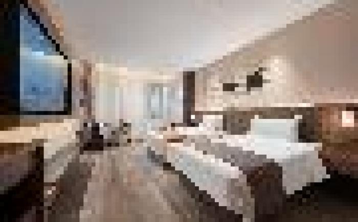 Home Inn Plus Jinan Daming Lake