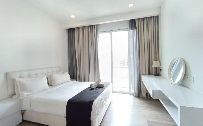 203A Bukit Bintang Studio | Infinity Pool