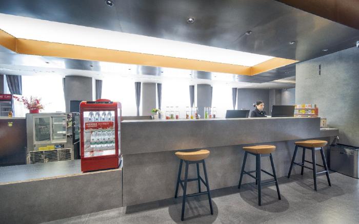瑞奇酒店