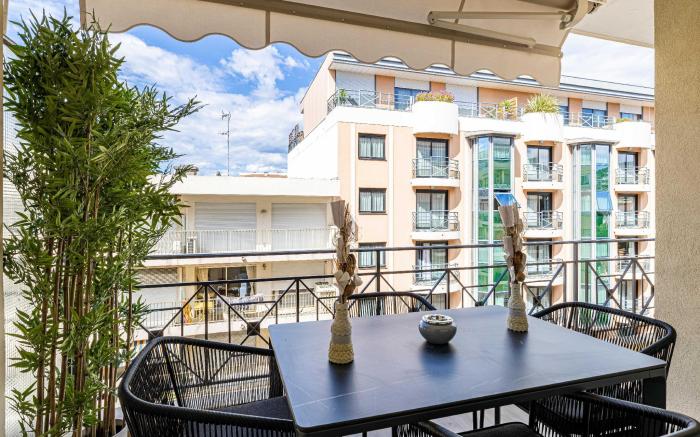 Harmonie with private terrace - near Croisette