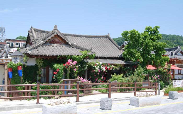 Gyodong Salrae Guesthouse