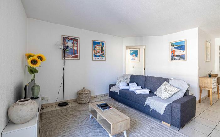 Bright One bedroom Apt with Parking and Terrace