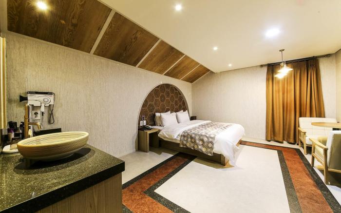 Elga Tourist Hotel