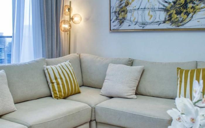 Sky-High Charm: Exquisite 2BDR in Downtown