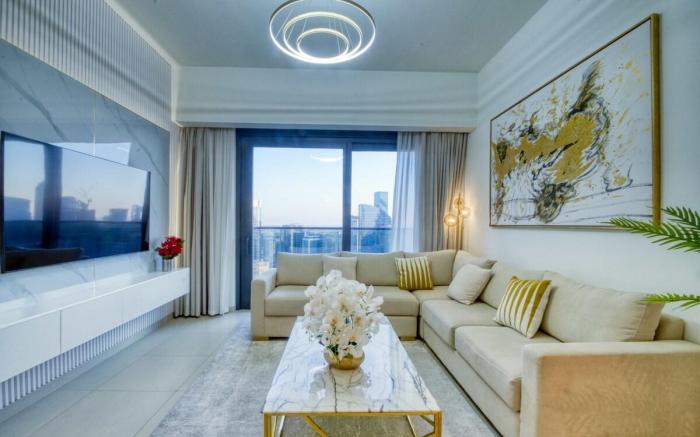 Sky-High Charm: Exquisite 2BDR in Downtown