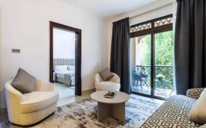 Modern 1BDR with Balcony in the Heart of Downtown