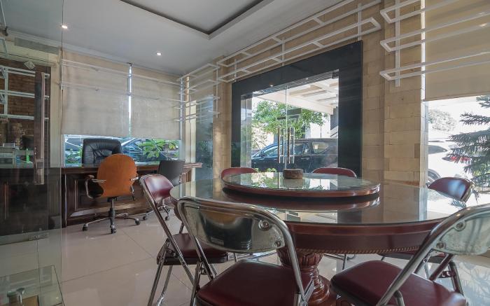 RedDoorz Plus near Cambridge City Square 2 Medan