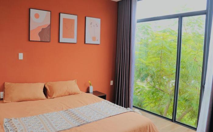 PINA * Orange room with King bed