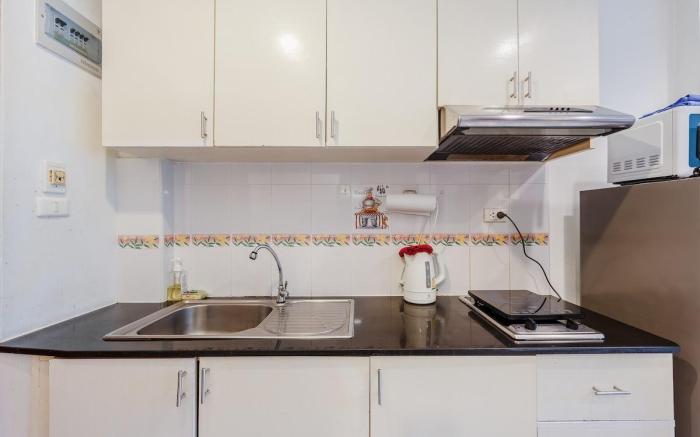 Condo 1BR Walk to Lake, Beach, Bars & Market C199