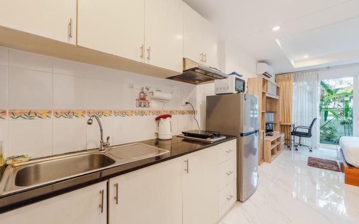 Condo 1BR Walk to Lake, Beach, Bars & Market C199
