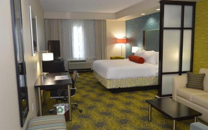 Best Western Premier Ashton Suites-Willowbrook