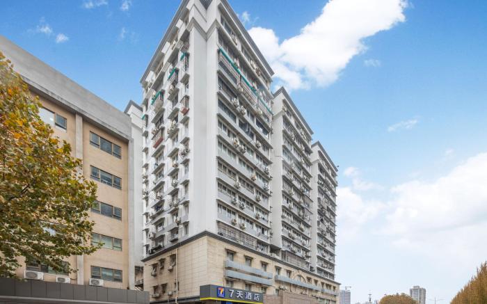 7Days Hotel Wuhan Hankou Binjiang Business District Xuzhou Xincun Light Rail Station