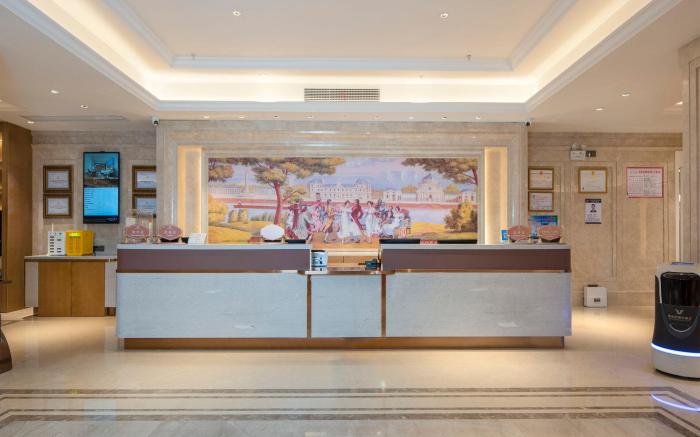 Vienna Hotel Hubei University Wuchang River Xujiapeng Metro Station