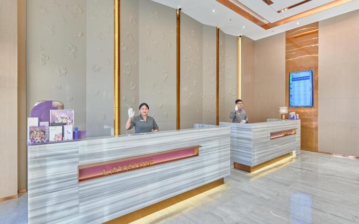 Lavande Hotel Wuhan Longhu Paradise Walk Guangxia Metro Station