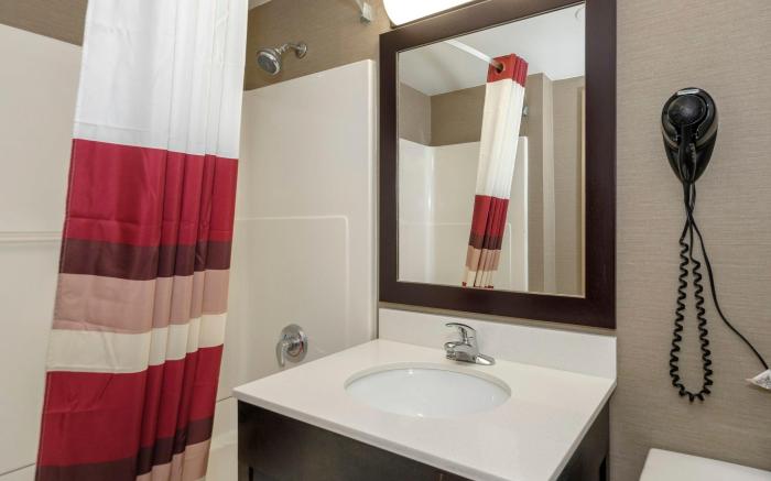 Red Roof Inn & Suites Newburgh – Stewart Airport/ West Point