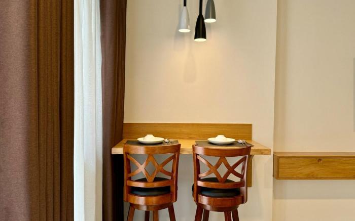 One Bedroom Apt w/ King Bed, walk to Bui Vien