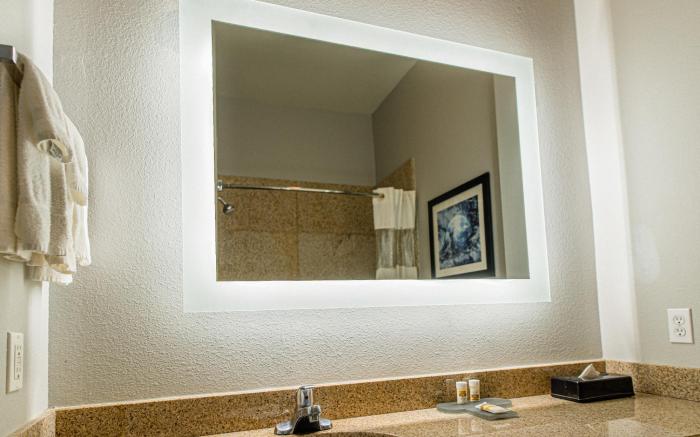 Platinum Inn & Suites Webster
