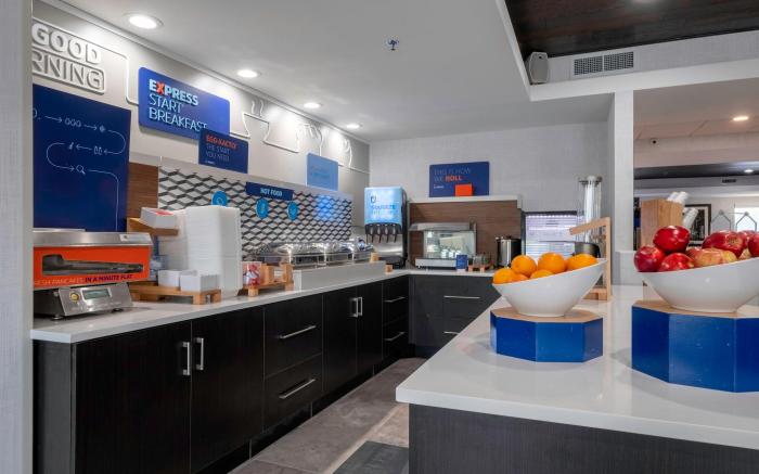 Holiday Inn Express Hotel & Suites Petersburg/Dinwiddie By IHG