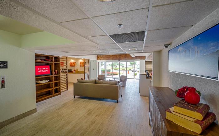 Red Roof PLUS+ Houston - Energy Corridor