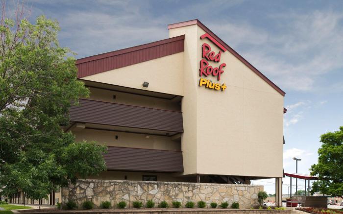 Red Roof PLUS+ Chicago - Naperville