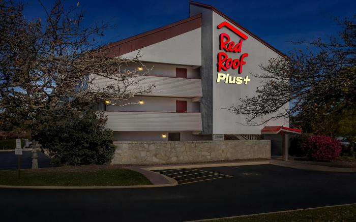 Red Roof PLUS+ Chicago - Hoffman Estates