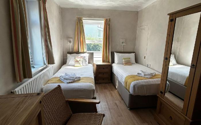 Rwts-rooms and resto