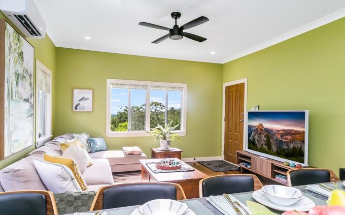 Stylish, Scenic Rural Retreat, foothills of Mt Mee