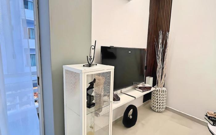 City Center Sea View Apartment 1 Min from Beach