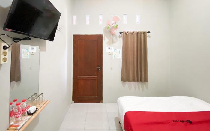 RedDoorz near Wisata Kalianget Wonosobo