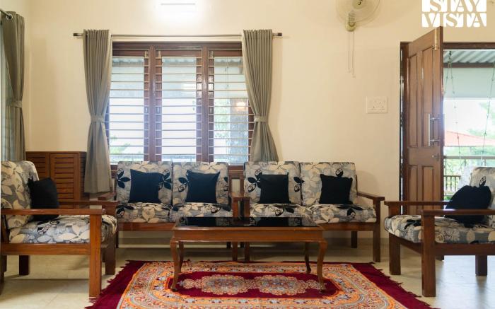 StayVista at Bayleaf Villa