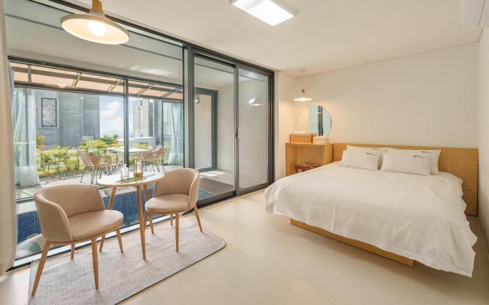 Gyeongju Rose Breeze pool villa Pension
