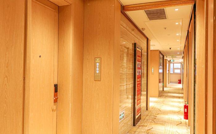 Vienna Classic Hotel Qingdao Railway Station Taishan Road Metro Station