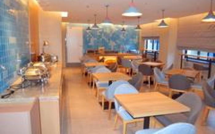 Home Inn Neo Guiyang Zhonghua Middle Road Penshuichi Metro Station