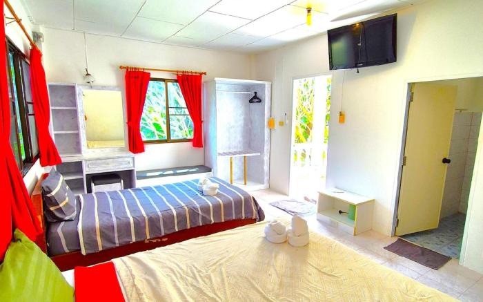 Seaside: Coconut Bungalow, family stay