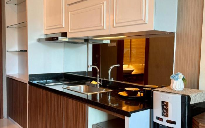 Panbil Residence Apartment  w/Gym, Pool, Netflix 