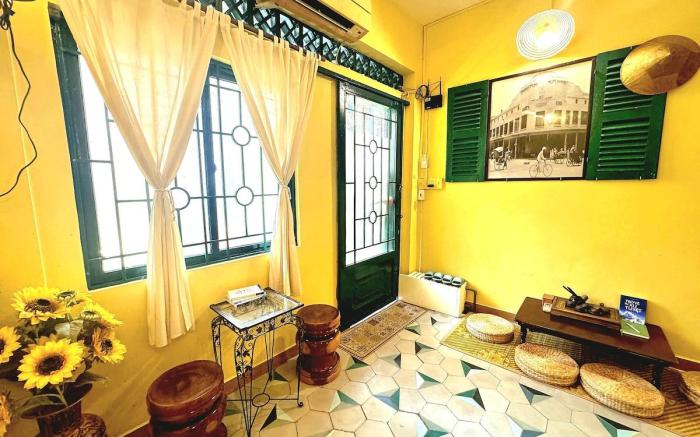 NEXT TO Ben Thanh Market | Vietnamese-style Duplex