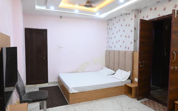 Divya paying guest house 