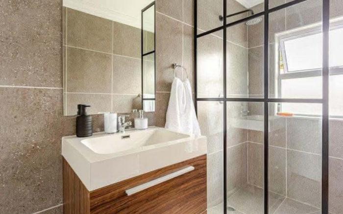 Black&white by Caline VIP Mews