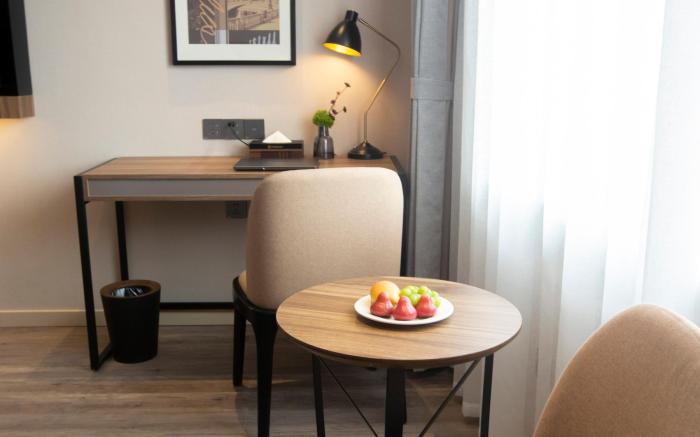 Home Inn Plus Xishuangbanna Peacock Lake Flower Garden