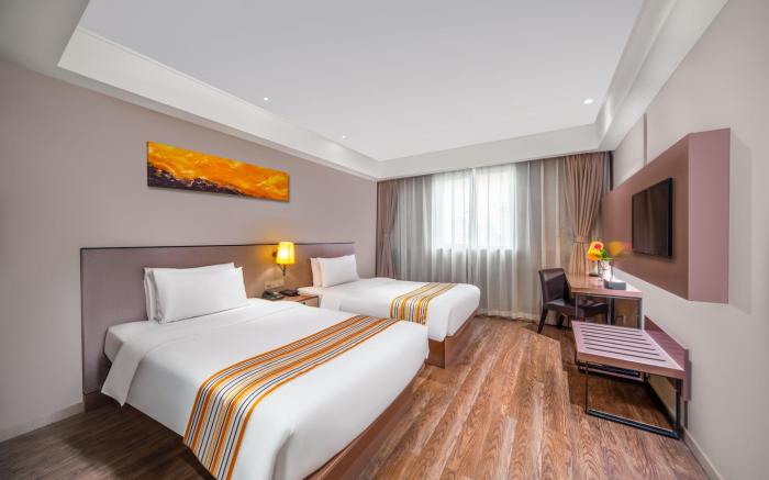 Home Inn Plus Guiyang Penshuichi Qianling Park Yan'an West Road Metro Station