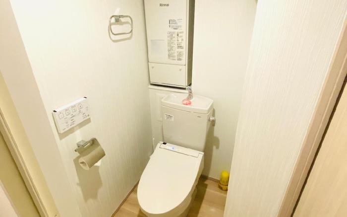 新宿怡家旅馆周年庆202房-周年大优惠/直达新宿核心商圈/双轨交汇站口/站口1分钟/独立空间齐全设施