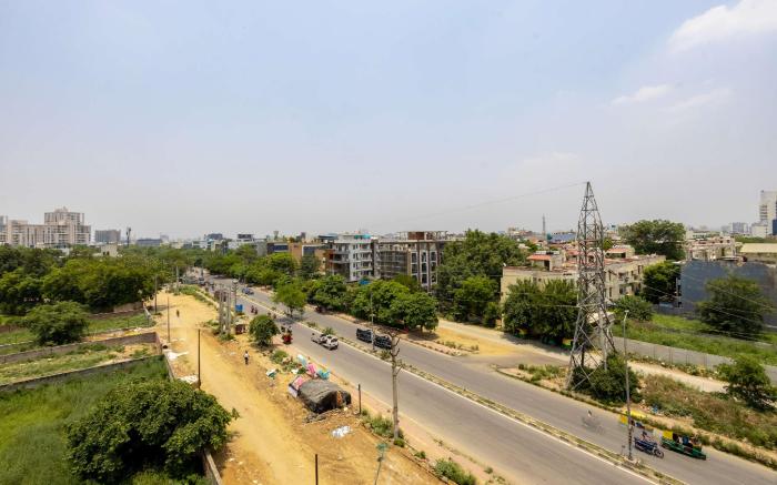 Saltstayz Premier Sector 50 & Golf Course Ext Road