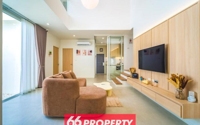 Modern 4 BR Home - Walk to Shopping/Supermarket