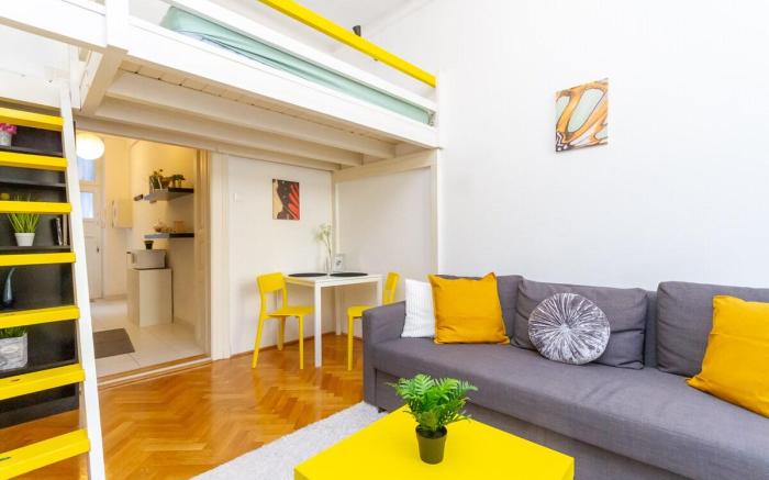 Cozy Gallery Loft in Garam Street by NW