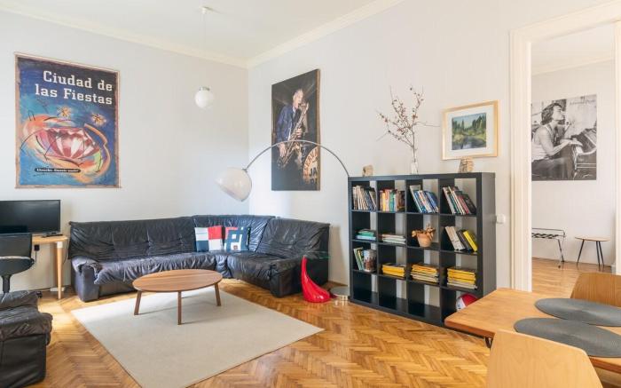 Stylish,Large & Bright Loft in City Center by NW
