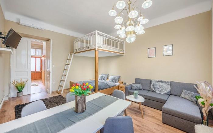 Corvin City Apartment with AC  by NW