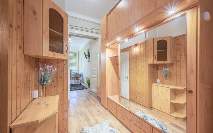 Corvin City Apartment with AC  by NW